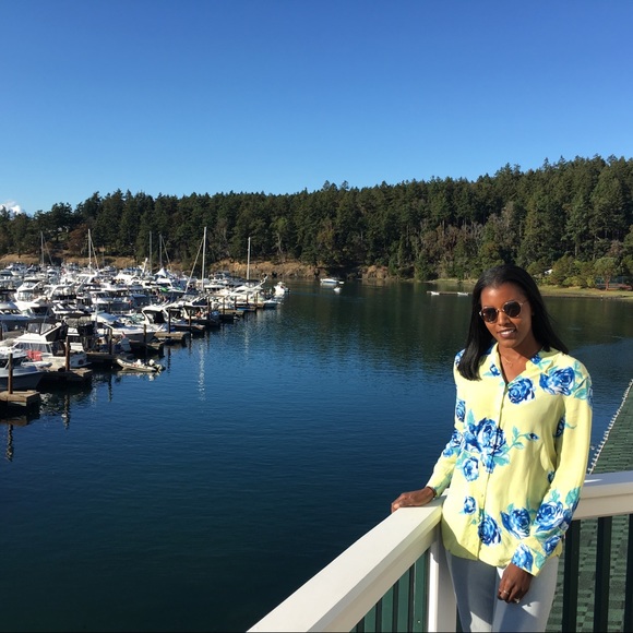 Book mark me here!🌻 - Picture 1 of 3